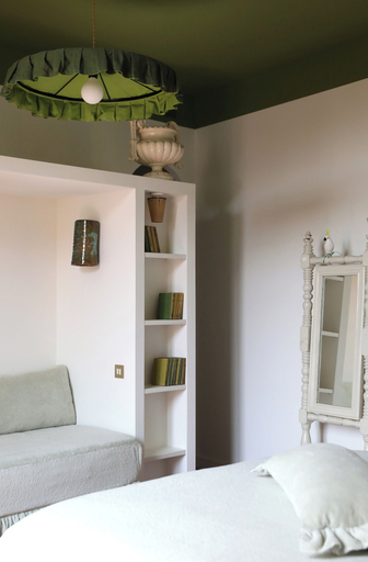 Bedroom 2, Les Chambres de la Relève, Bouches-du-Rhône