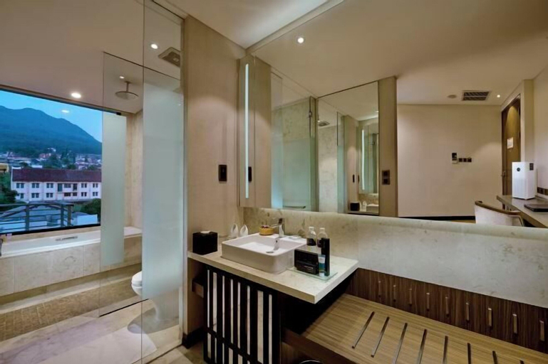 Bathroom 14