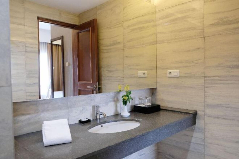 Bathroom 19