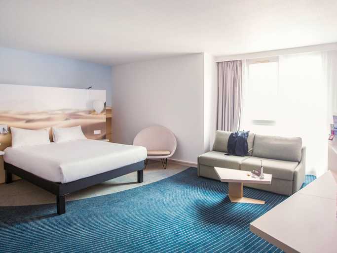 Bedroom 3, ibis Styles Toulon Centre Port, Var