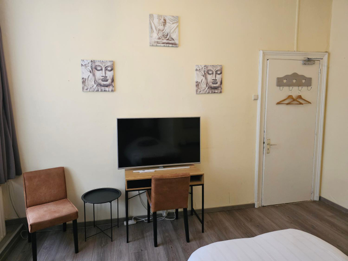 Others 4, hotel le bonheur, Eijsden