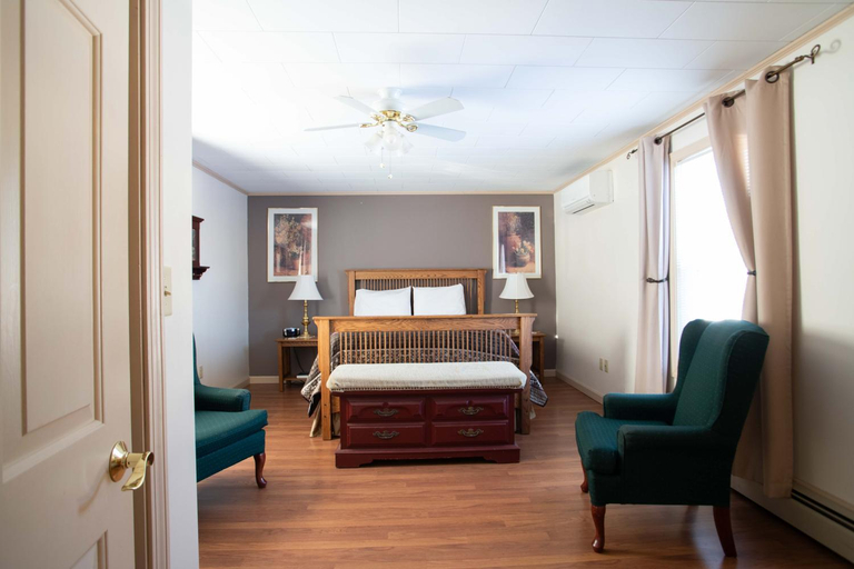 Others 3, Swift River Suites, Oxford
