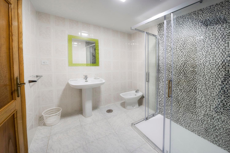 Bathroom, HOTELBARCELONA, Ourense