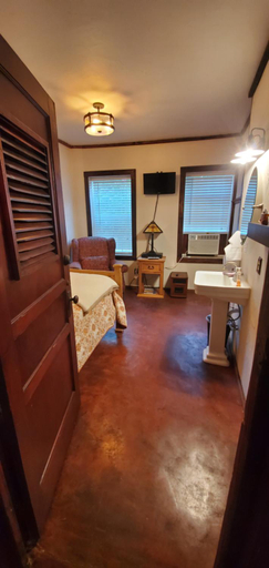 Others 3, Hootie Creek Guest House, Le Flore