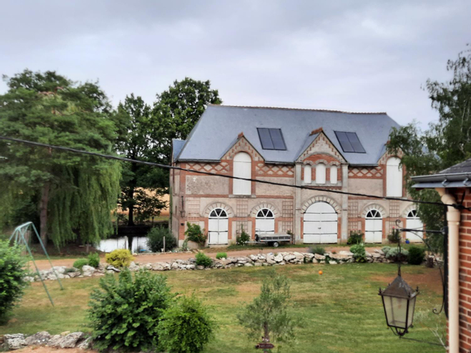 Exterior 9