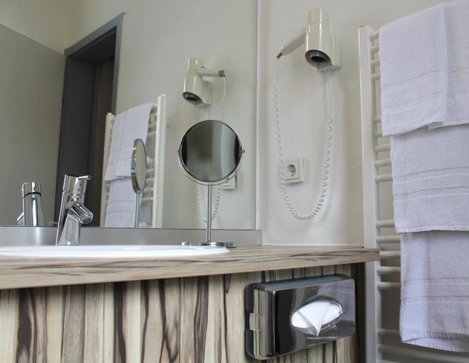 Bathroom 2, Hotel Tannhauser, Heidelberg