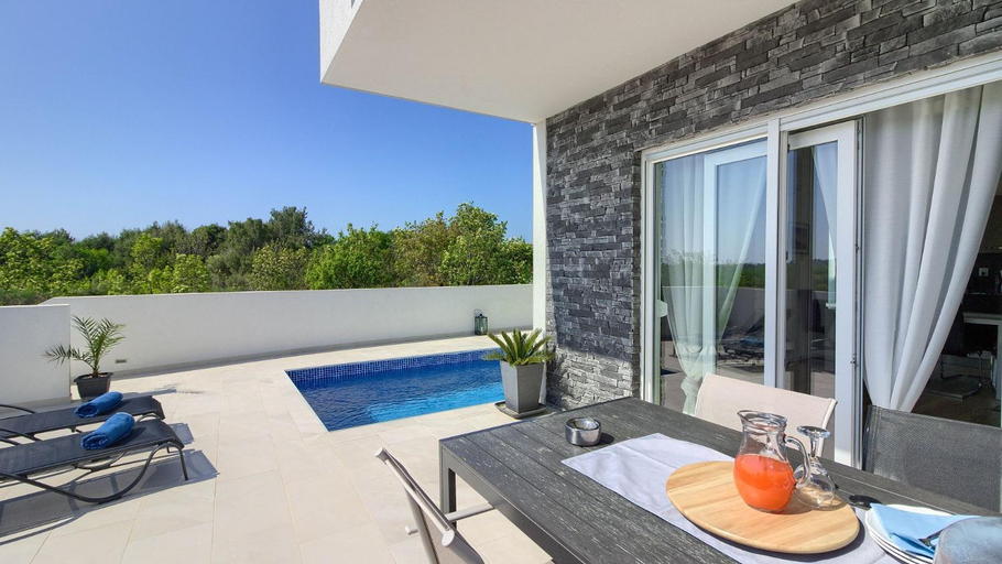 4, Vila White Memory, Medulin