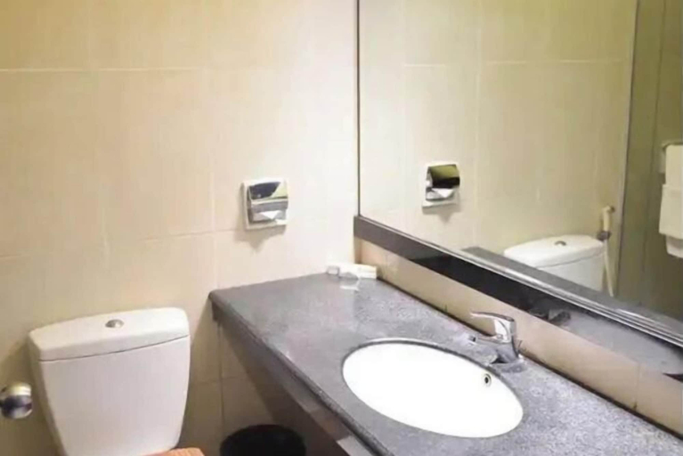Bathroom 13