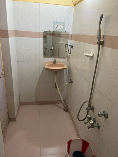 Bathroom 4, Gopi Guest House, Bellary