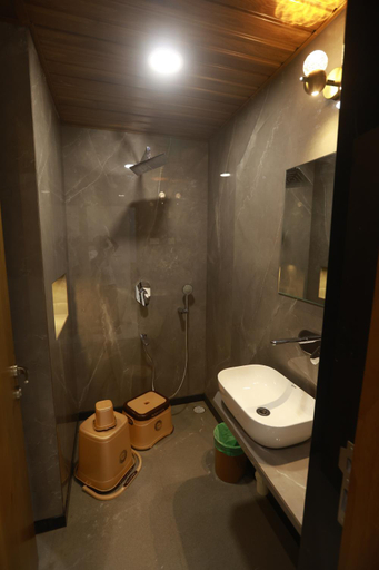 Bathroom 4, Hotel Riddhi Executive, Latur