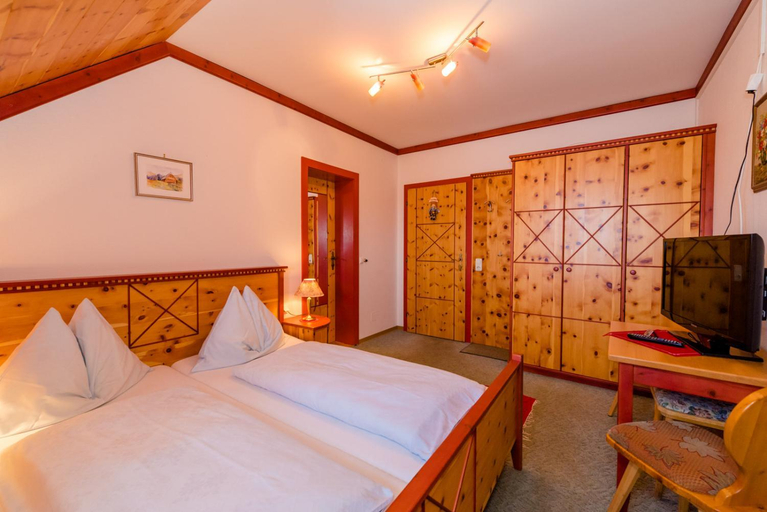 Bedroom 2, Almidylle Sabathy, Murtal