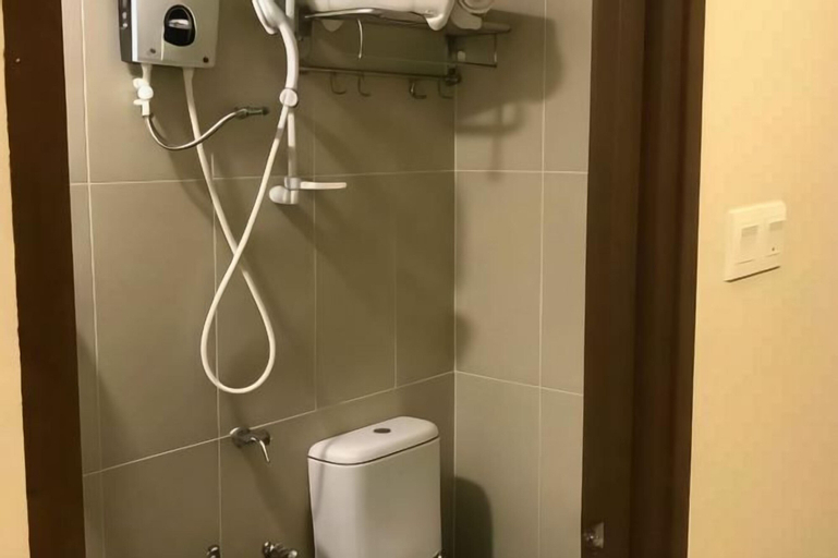 Bathroom 14