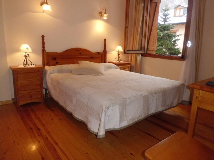 Bedroom 2, Hotel Llacs De Cardos, Lleida