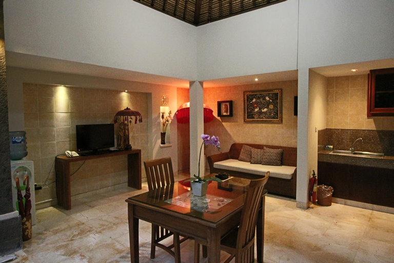 Dining Room 9