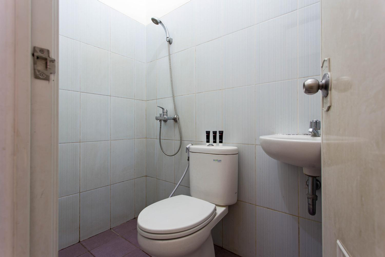 Bathroom 13