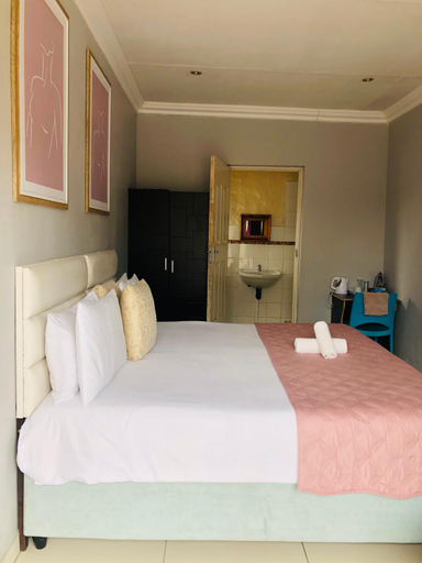 Bedroom, Innoview Lodge, O.R.Tambo