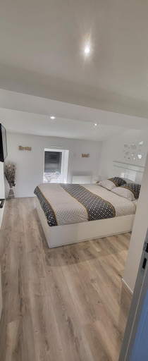 Bedroom 3, Le Beluga spa Aeroport Nantes Bouguenais Reze, Loire-Atlantique