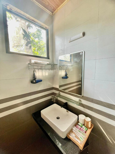 Bathroom 2, Hang Lan Bungalow, Hoa Lư