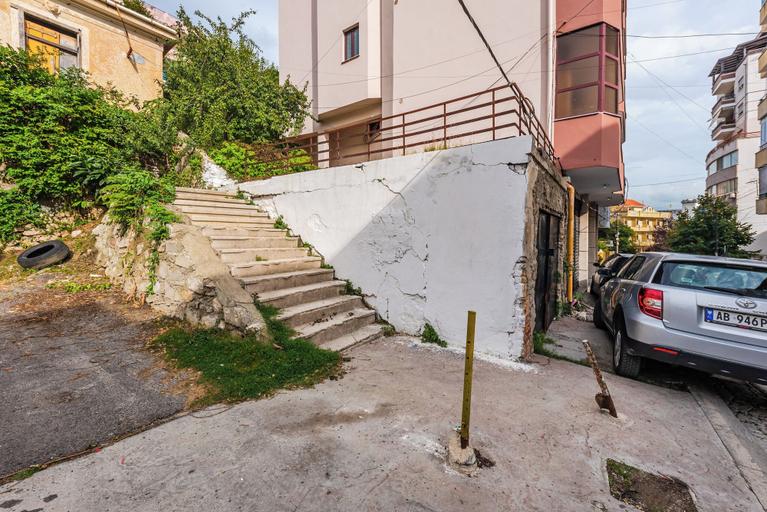 Others 5, Vila 5 Durres, Durrësit