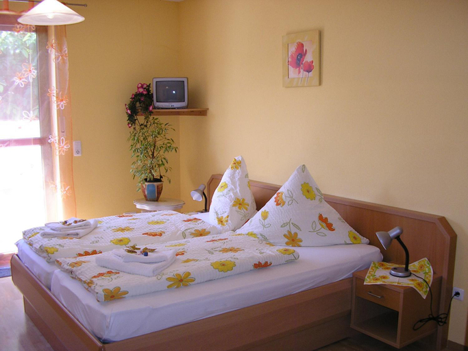 Others 4, Pension Lindenallee, Ansbach
