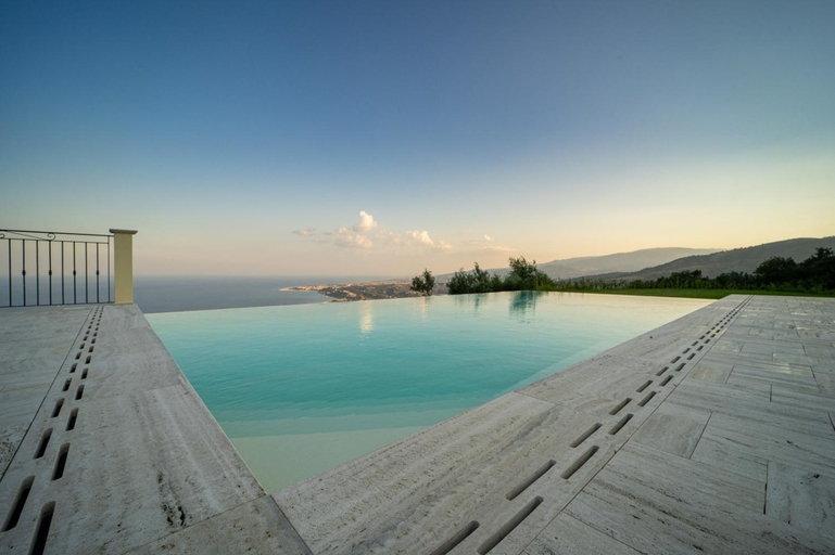 Swimming pool 3, Villa le Fontanelle, Catanzaro