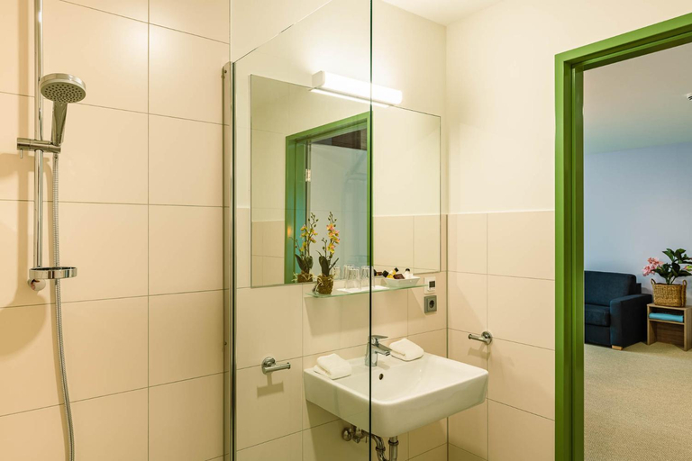 Bathroom 5, Nutzwedel Resort Farmers Lodge, Steinburg