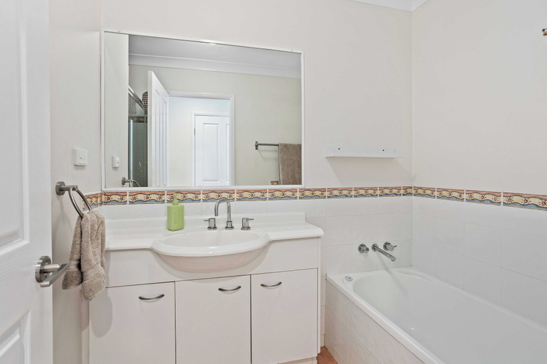 Bathroom, Chic Coastal Charm on Palm Beach, Gold Coast