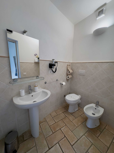 Bathroom 5, Le Terrecotte, Viterbo