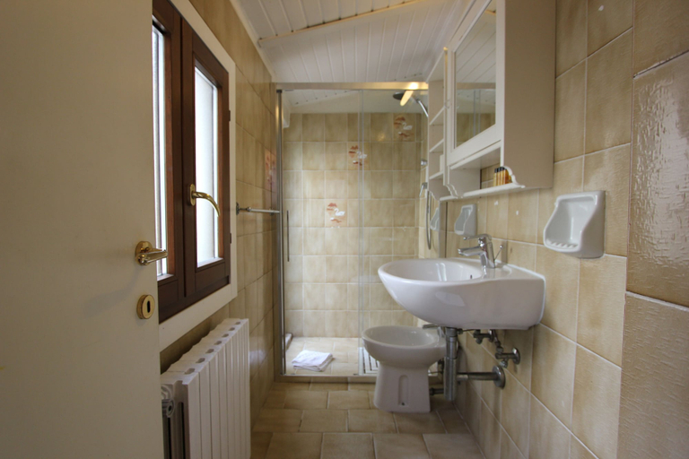 Bathroom 3, Oltrarno Loft, Florence