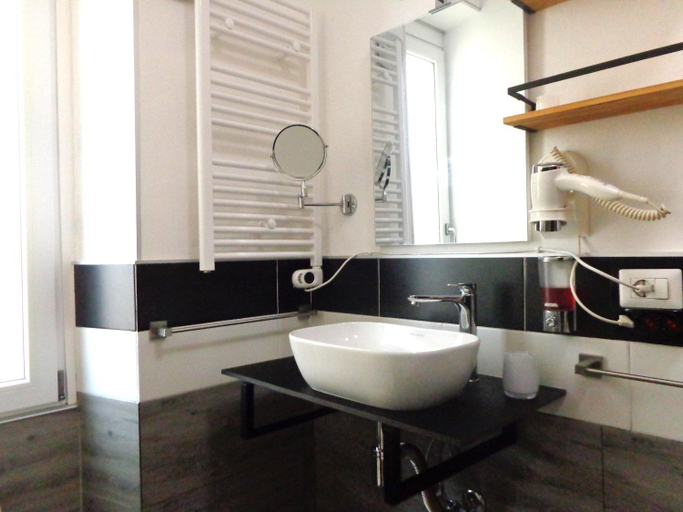 Others 4, Chloe's Rooms, Cagliari