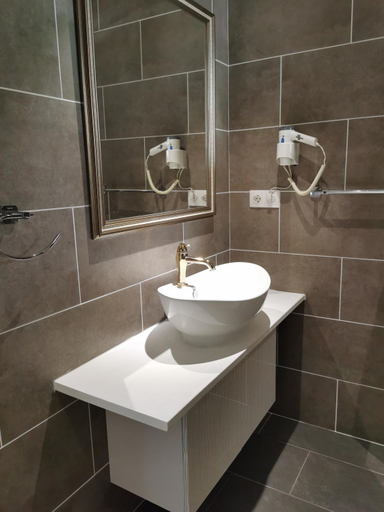 Bathroom 2, Duna Riverside, Dunakeszi