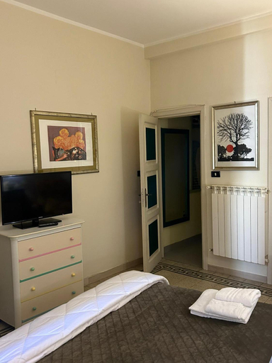 Others 3, Casa nel vicoletto, L'Aquila