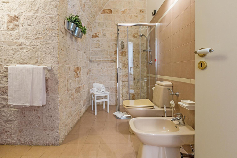 Others 5, Fabula Maison, Bari