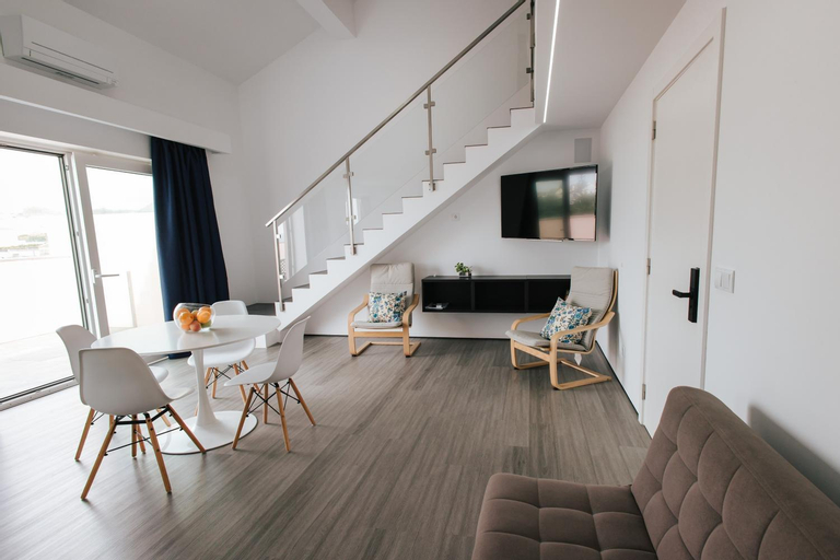 Others 5, Penthouse Seaside Apartment B - Faraway, Lagoa
