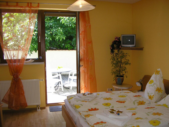 Others 3, Pension Lindenallee, Ansbach