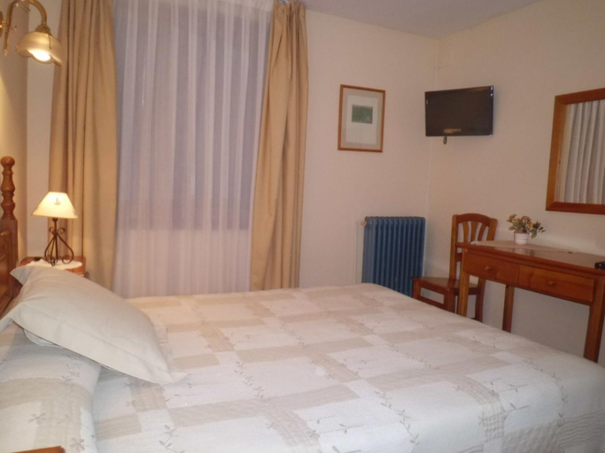 Bedroom 4, Hotel Llacs De Cardos, Lleida