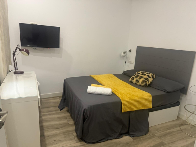 Bedroom 3, hostal plaza de el sol, Madrid
