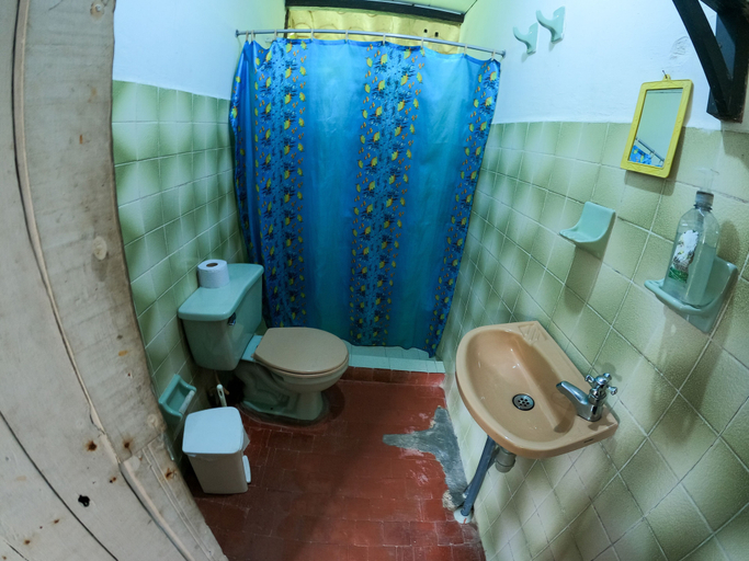 Bathroom 4, Wira Pora, Buenaventura