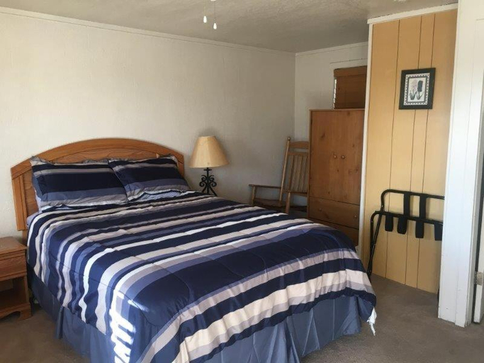 Others 5, Tyee Restaurant and Motel, Island