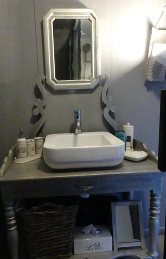 Bathroom, Suite romance, Hainaut