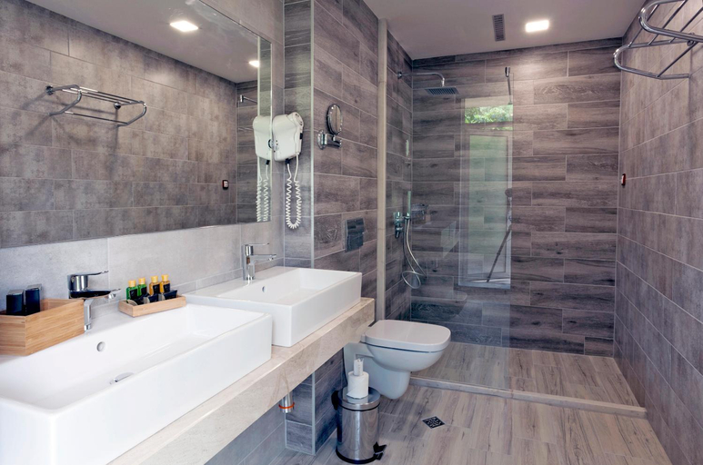 Bathroom 5, Luna Beach Hotel - All Inclusive, Varna