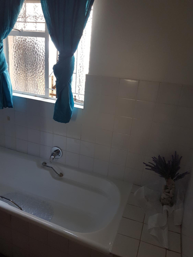 Bathroom 2, LightStone Guesthouse, City of Tshwane