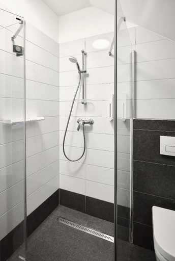Bathroom 4, Tennis & Country Club Hotel, Kraków