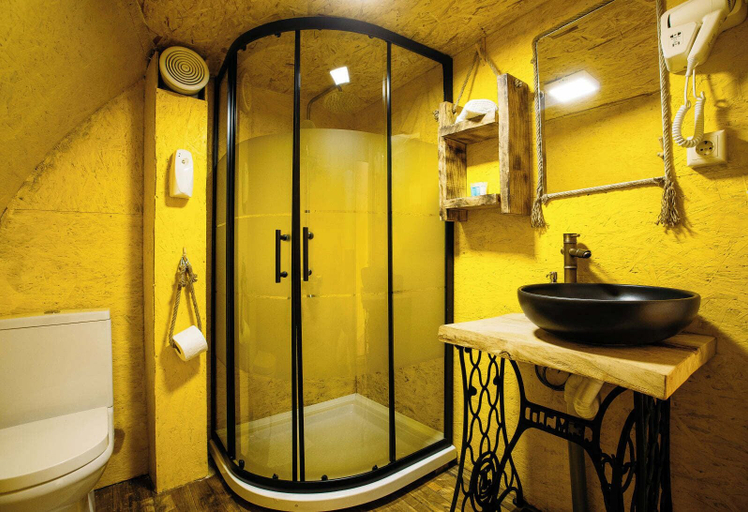 Bathroom 3, Hill Inn, Keda