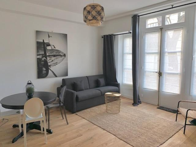 Others 5, Luxe Parisien - Petit Varenne, Paris