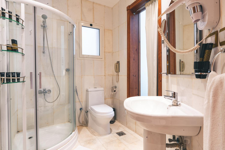 Bathroom 5, Platinum Alkhamseen Serviced Apartments, Taif