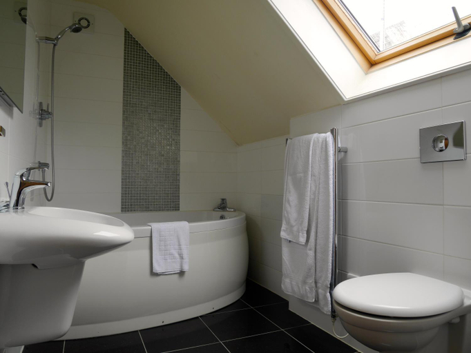 Bathroom 4, Bella Vita Hotel & Restaurant, Hertfordshire