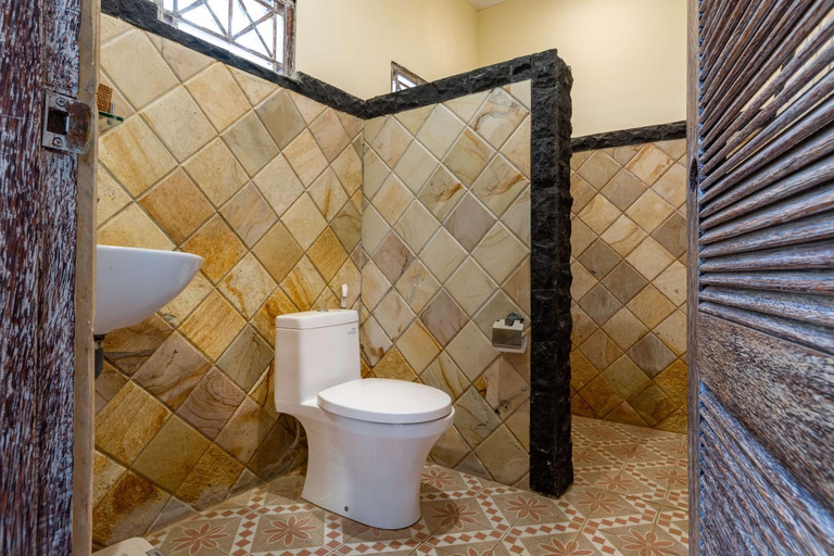 Bathroom 2, Ware Ware Surf Bungalow Lembongan, Klungkung
