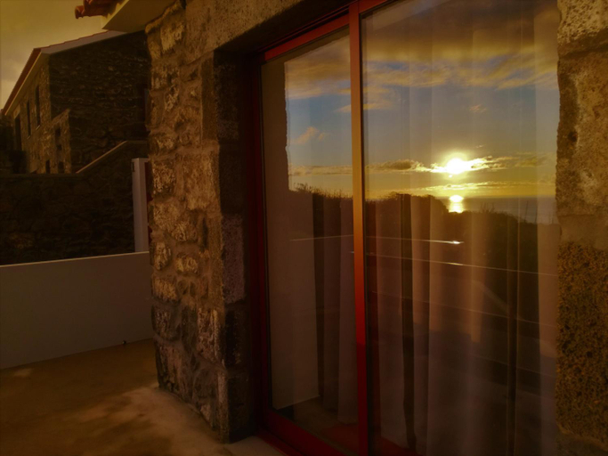 Others 5, Melo's Place, Madalena