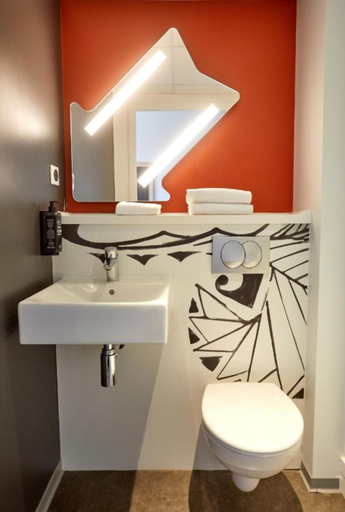 Bathroom 5, Ibis Budget Auxerre Centre, Yonne